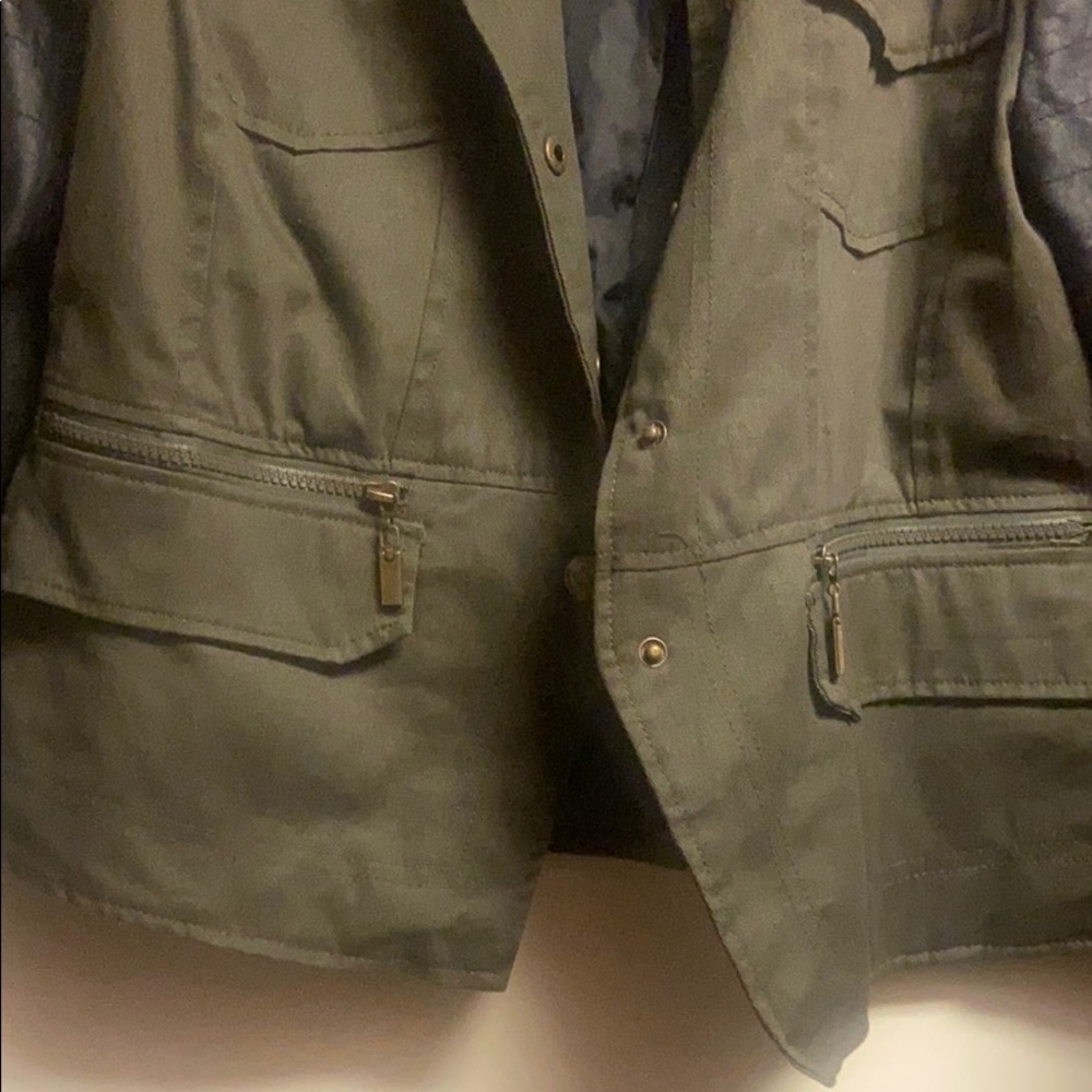 Jacket - Picture 4 of 4